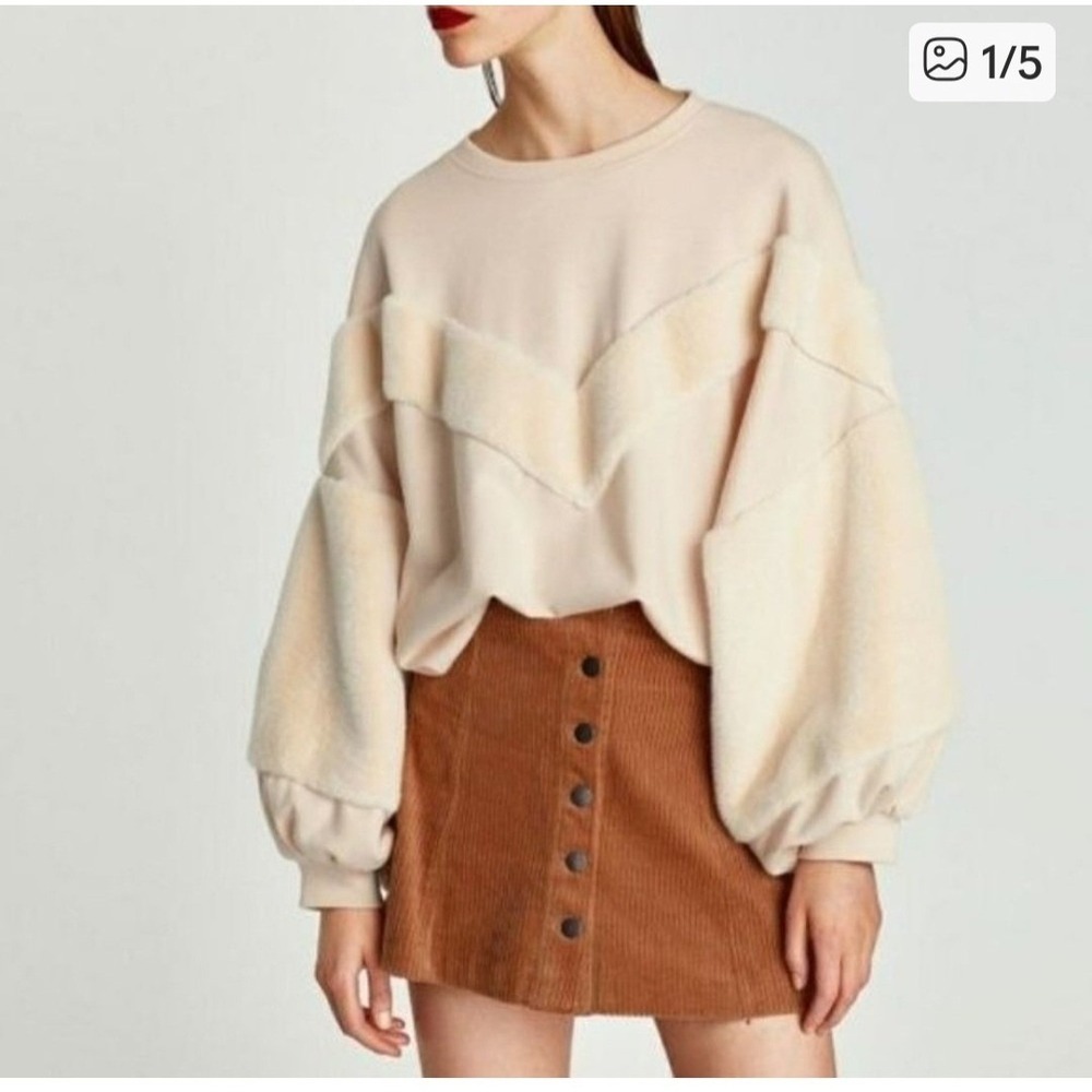 Zara Womens Beige Faux Fur Accent Sweatshirt Pullover Small Cute Trendy Oversize